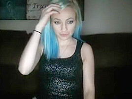 Alt Chick Goes On Their Webcam To Pose And Suck Her Boyfrie