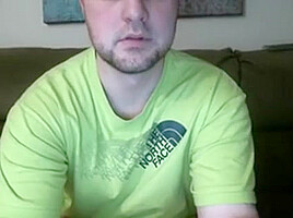 Alt Chick Goes On Their Webcam To Pose And Suck Her Boyfrie