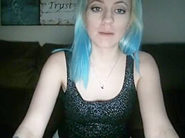 Alt Chick Goes On Their Webcam To Pose And Suck Her Boyfrie