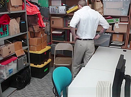 Amateur Thief Gives Head