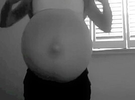 B&W Preggo