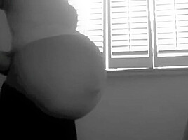 B&W Preggo