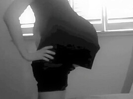 B&W Preggo