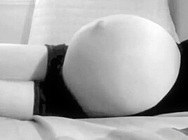 B&W Preggo