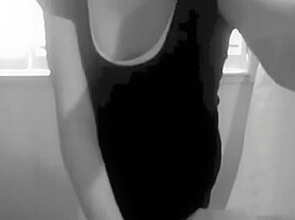 B&W Preggo