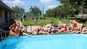 Bi sluts outdoor cumshot on tits