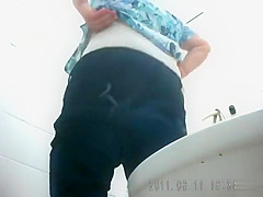 Big ass grannies pissing in show