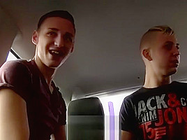 Big dick twinks threesome with cumshot