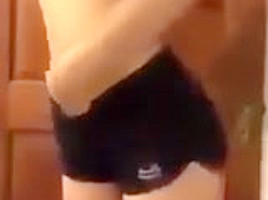 Chica Mexica se desnuda en frente de camara