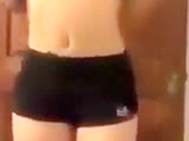 Chica Mexica se desnuda en frente de camara