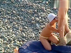 Coppia di nudisti beccati a scopare dal guardone