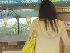 Cute japanese babe rubs