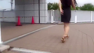 Fetish asian whore peeing in gutter