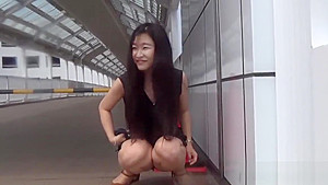 Fetish asian whore peeing in gutter