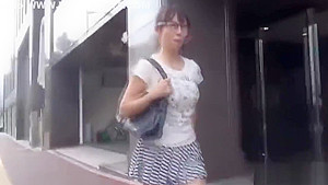Fetish asian whore peeing in gutter