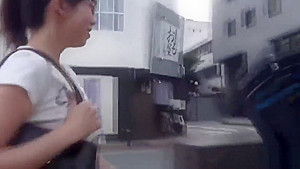 Fetish asian whore peeing in gutter