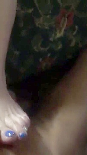 Got my Caucasian classmate to give me a footjob for her first time :)