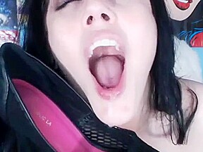 Heel Worship and beg to Cum in my Mouth