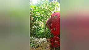 Indian Desi Bhabhi Ki Chodai Ghar Ke Pichhe Khet Me