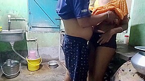 Indian Wife Wants Hubby To Penetrate Her Pussy in Kitchen xlx