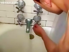 Jerking off in the tub