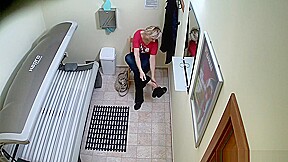 Older Milf Tanning Her Shaved Tight Pussy