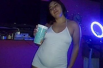 Quiere Ir A Bai R Y La Cojo Duro