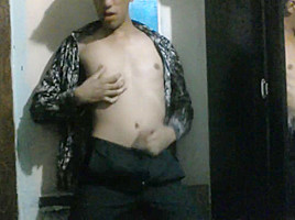 Ray atrapado masturbandose