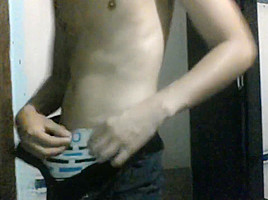 Ray atrapado masturbandose