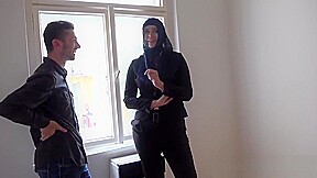 Rich muslim lady Nikky Dream wants to buy apartments in Prag