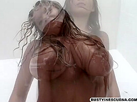 Sexy In The Bath - BigBoobBundle