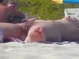 Spying Pussies On Beach