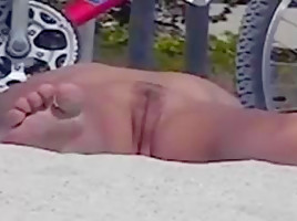 Spying Pussies On Beach