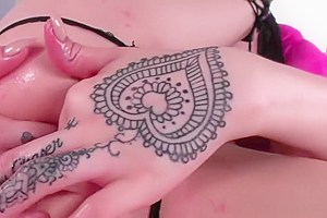 Tgirl Vixxen masturbates her huge cock