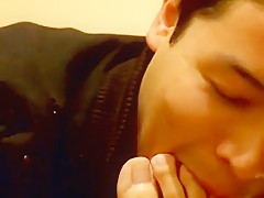 Un fetichista de los pies masculinos exitandose con un muchacho mexicano