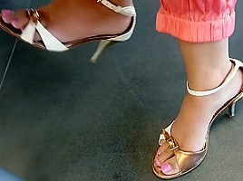 Undertable feet in sexy heels