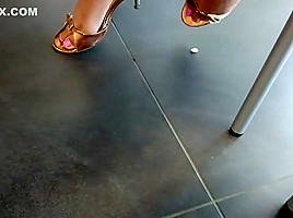 Undertable feet in sexy heels