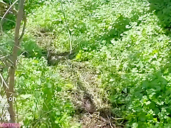 Urlauberin Macht Im Wald Eine Fickpause
