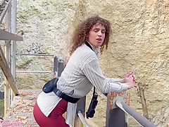 Urlauberin Macht Im Wald Eine Fickpause