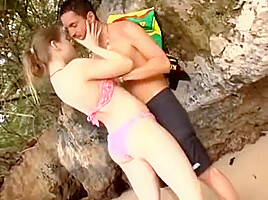 YOUNG SUNNY LANE FUCKING ON THE BEACH