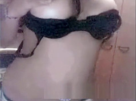 ndian Jalandhar Babe Jasmeet Exposed Her Big Hot Boobs Infront Of Webcam